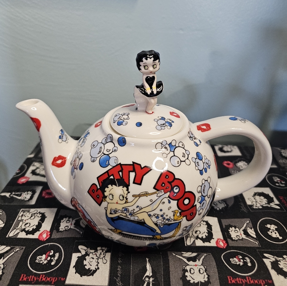 Cardew Design The Many Faces of Betty Boop Porcelain Teapot 2003